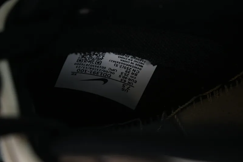All Categories Nk SB Dunk Series Nk SB Dunk Low Low-top Sneakers Nk Dunk Low Retro "Black" Tricky Doll Time and Space Dust Minimalist Retro Black Brown SB Strap Low-top Casual Sneakers DD1391-100